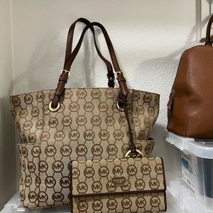 Michael Kors preloved Tote Bag and Wallet.